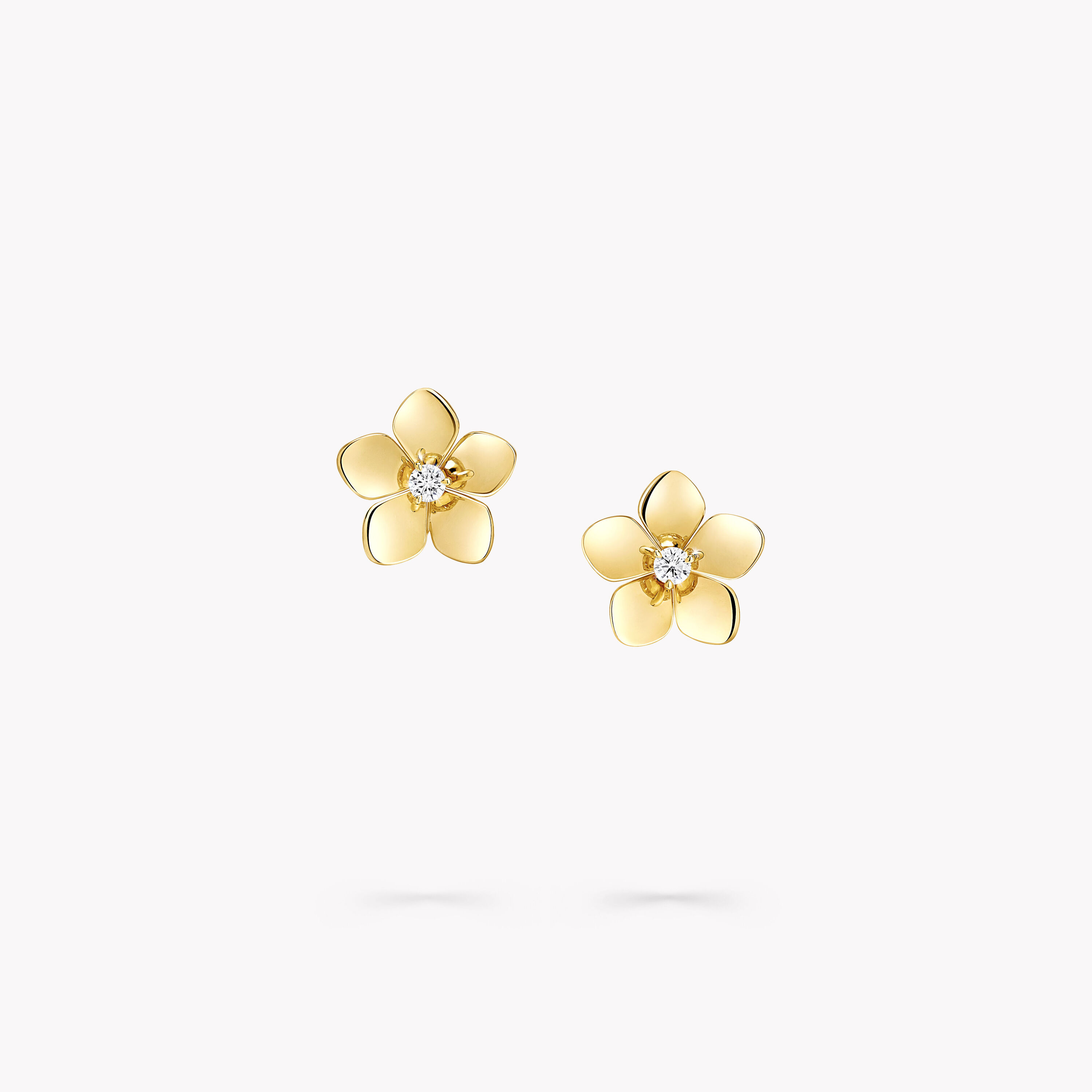 Mini amariella flower sale stud resin earrings