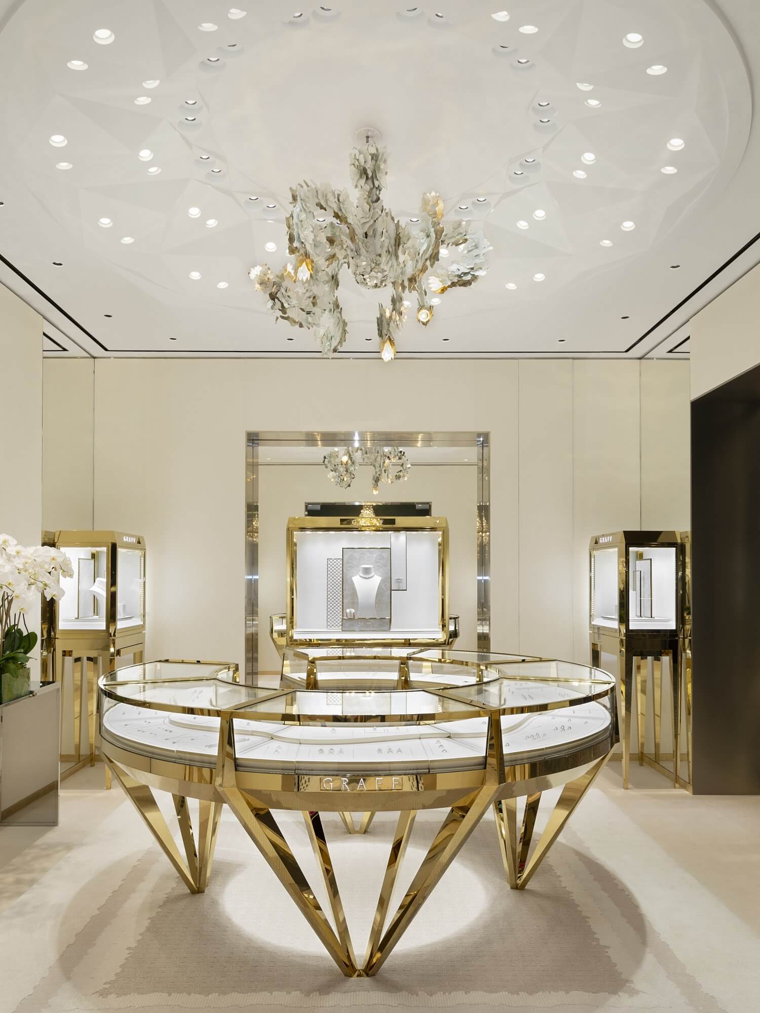 Saks Fifth Avenue Unveils Renovated Jewelry Department – WWD